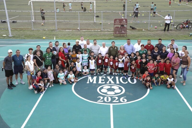 Estrenan canchas de futbol en Escobedo
